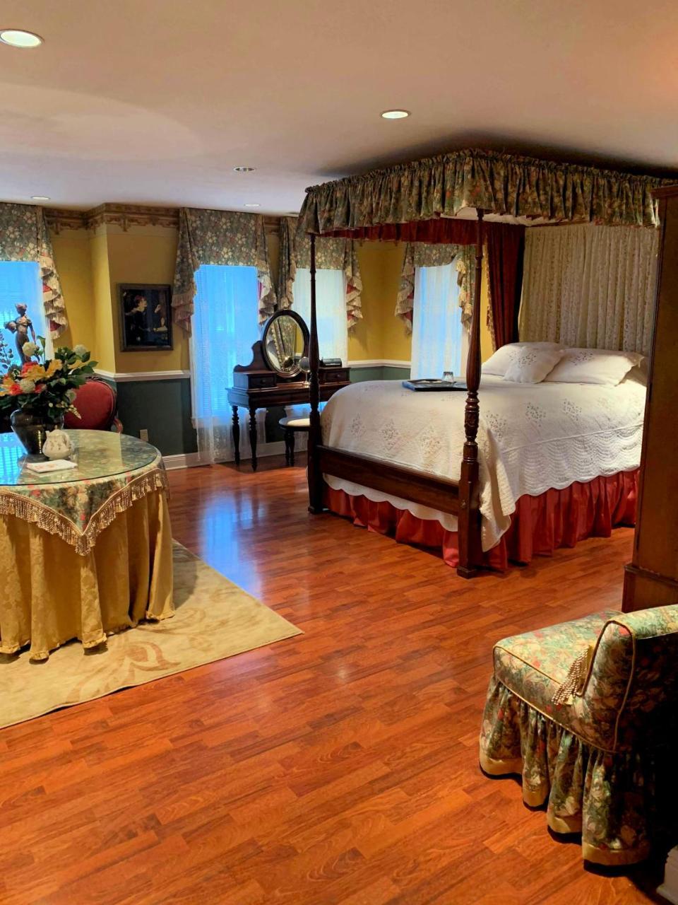 The Lake Manor Bed and Breakfast Morgantown Exterior foto
